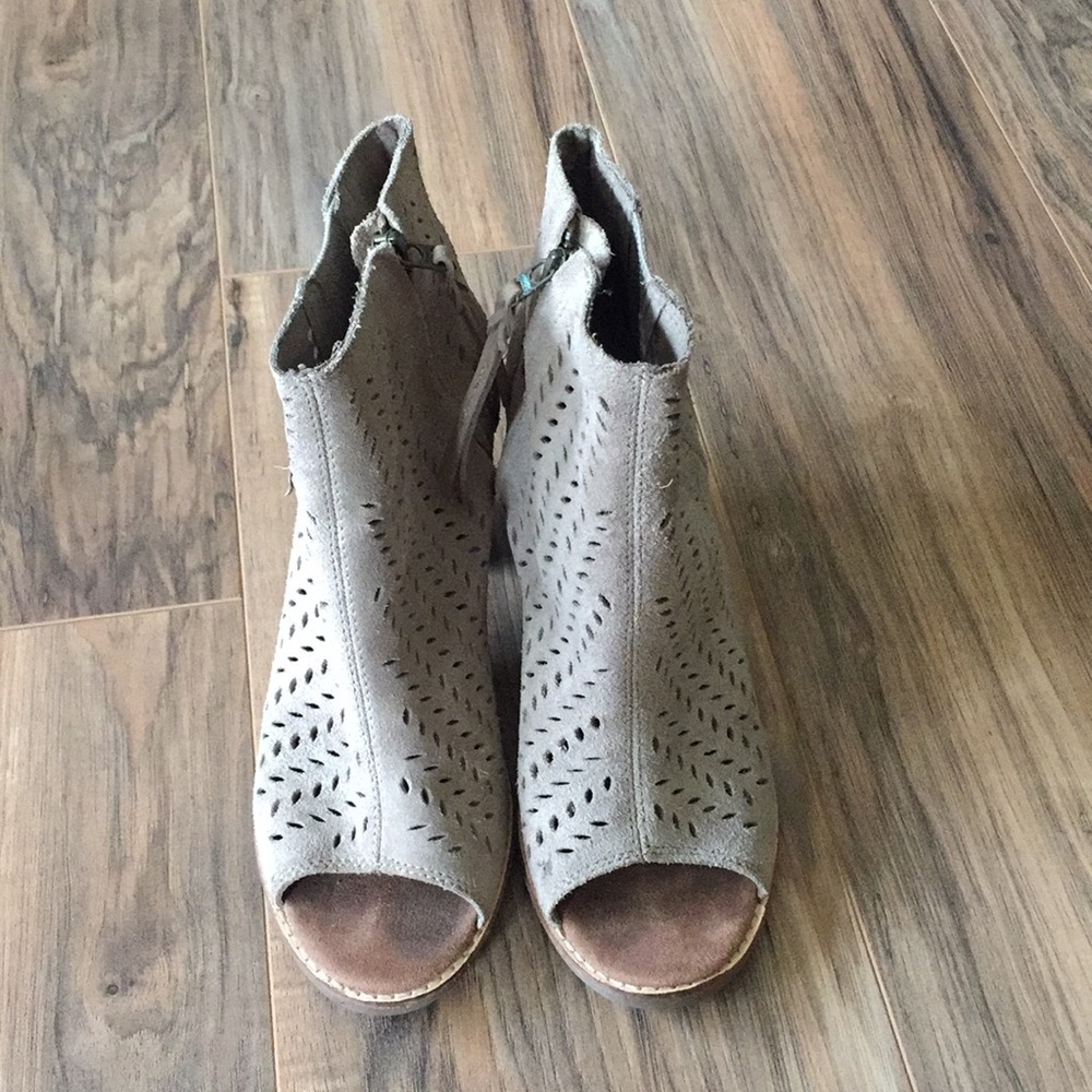 Toms heels